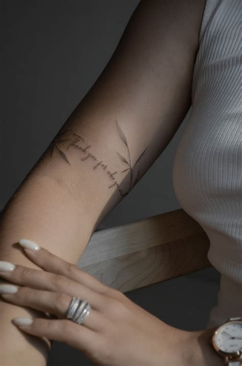 Тату надпись на руке | Idee per tatuaggi, Tatuaggi, Bozze per tatuaggi