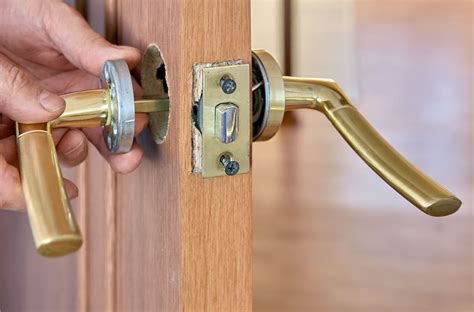 door latches work aspire doors