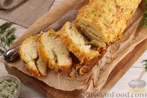 Рецепт: Чесночный хлеб с зеленью и сыром на RussianFood.com