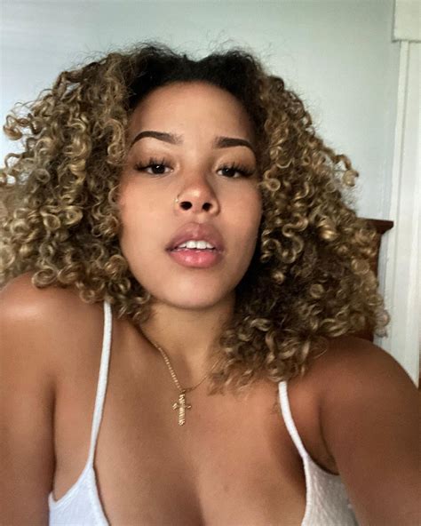 Marie escort from Amsterdam - EscortHub