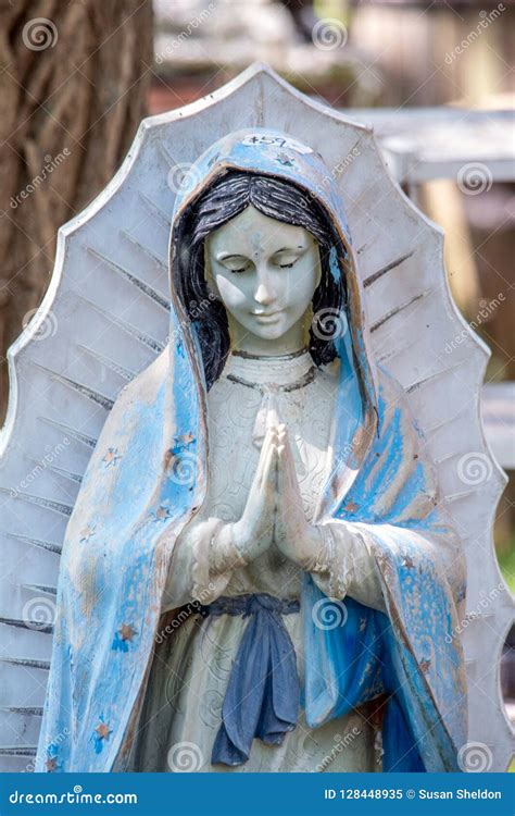 Statue of the Virgin Mary Praying Stock Image - Image of glory, holy ...