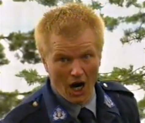 Kaislatuuli: Kiimaiset poliisit