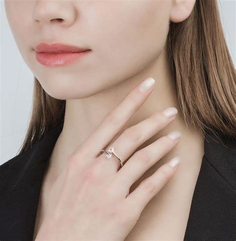Серебряное кольцо с фианитами | Серебряные кольца, Кольца, Ювелирные ...