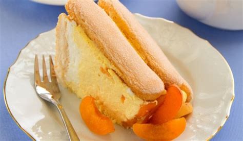 Шарлота с бяло вино и праскови | Receta | Carlota de durazno, Postres ...