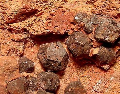 Limonite 2 - Cochise College Geology
