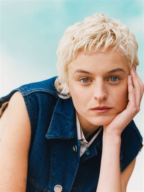 Emma Corrin bio, age, height, relationship, partner, career path 2025 ...