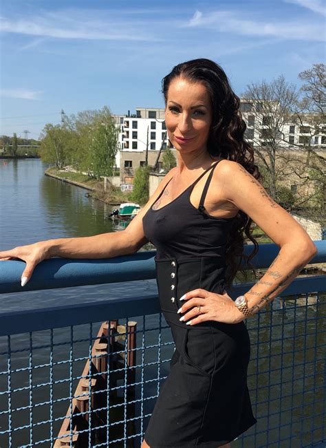 German Scout MILF Valentina - German Scout - Offizielle Homepage