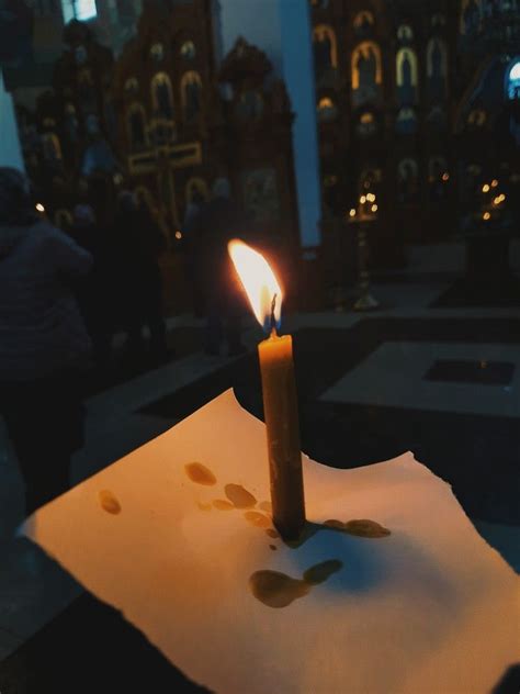 Свеча в храме