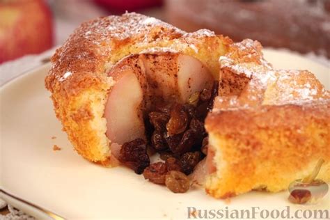 Рецепт: Бисквитный пирог с яблоками, фаршированными изюмом на ...