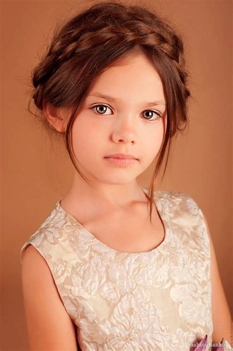 93 Imagenes Peinados Faciles Para Niñas Con Vestido - Fotos