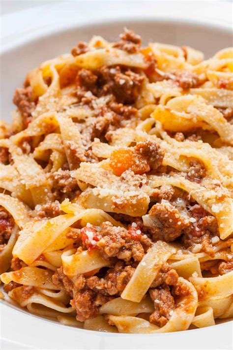 Easy Tagliatelle Bolognese Recipe - IzzyCooking