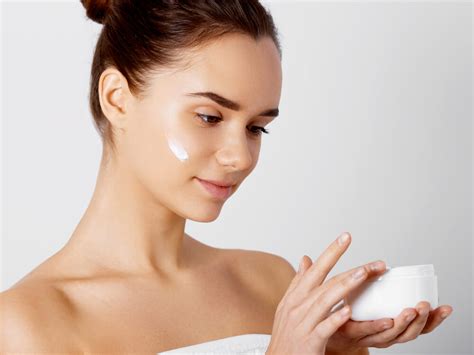 komponen penting  moisturizer emollient occlusive