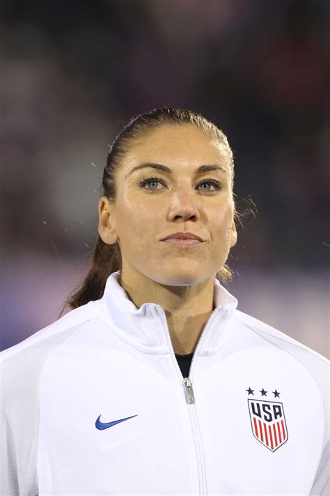 Hope Solo se encoge de hombros pesadamente: "no deberías hacer eso"