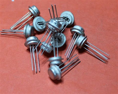 Transistors Germanium GT313B (1T313B) analogue 2N1742 2N700 GF501GF514 ...