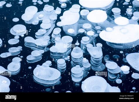 Ice bubbles lake hi-res stock photography and images - Alamy