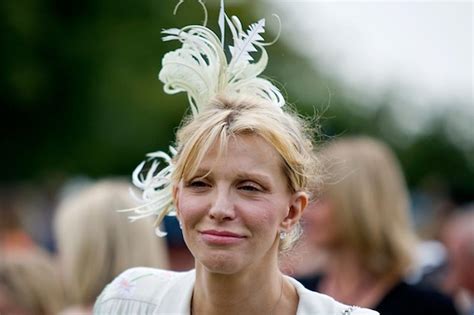 Ex-Assistant Sues Courtney Love for Unpaid Wages, Claims Singer Made ...