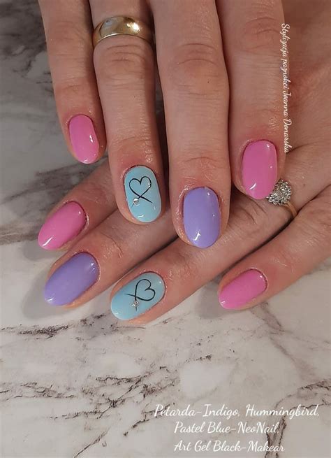 Modny manicure na zimę 2024 - paznokcie w kolorze różowym, fioletowym i ...