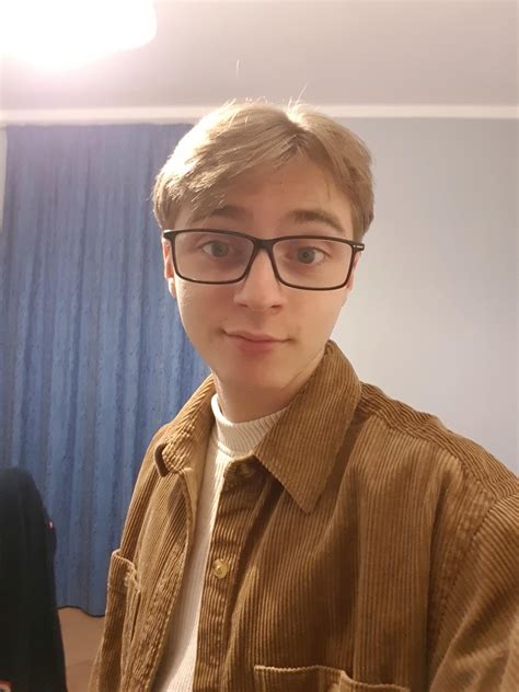 Am I ugly? because I can't stand my side profile because I have a ...