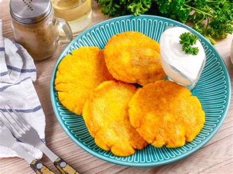 Кукурузные лепешки с сыром — рецепт с фото пошагово. Как приготовить ...