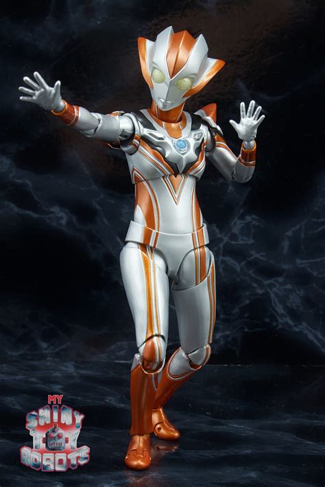 My Shiny Toy Robots: Toybox REVIEW: S.H. Figuarts Ultrawoman Grigio