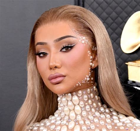 Best Makeup Looks on Grammys Red Carpet: Photos and SHOP