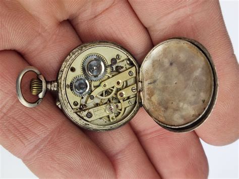 Старые карманные серебряные швейцарские часы Cylinder Remontoir: 1 000 ...