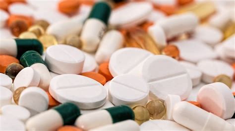 Sakit Hanya Diberi 1 Obat Pil, Ukurannya Bikin Ngakak