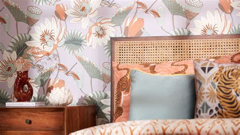 Accent Your Way to a Dreamy Bedroom with these Wallpaper Ideas!