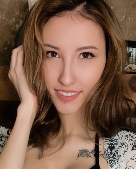 Veenacos (Model) Wiki, Age, Net Worth, Husband, Family, Videos & Photos