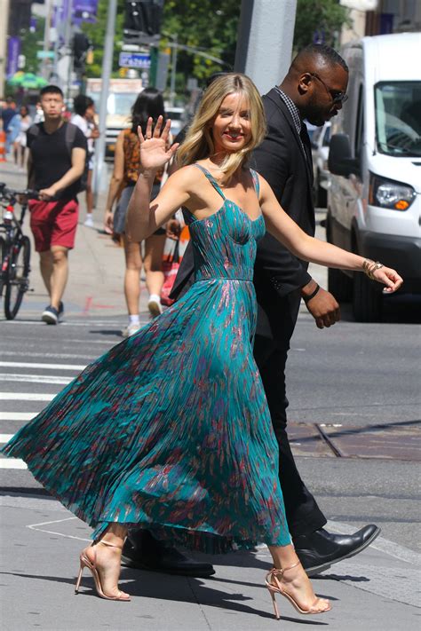 Annabelle Wallis's feet