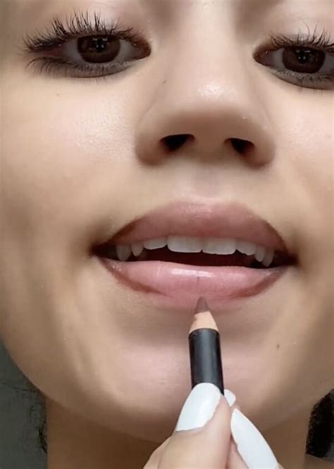 Getting the Perfect Pouty Lips | Upstyle