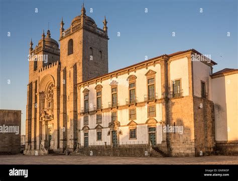Porto Cathedral (Se do Porto), built between 1100 and 1737 in ...