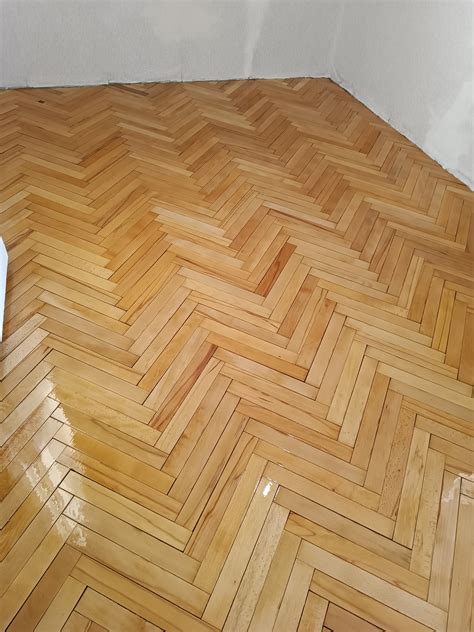 Циклевка паркета в СПб по цене от 250 руб. за м2