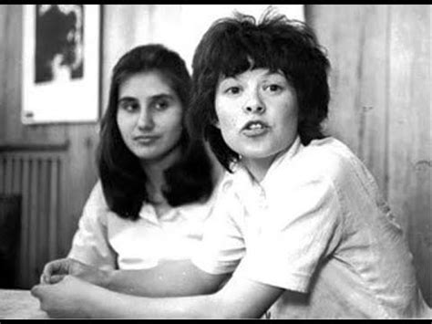 Петя Дубарова.Откъс от филма "Трампа" 1978 - YouTube