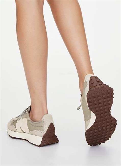 New Balance 327 | Aritzia US