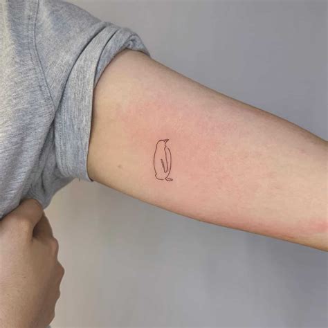 Details more than 81 minimalist small penguin tattoo - in.cdgdbentre