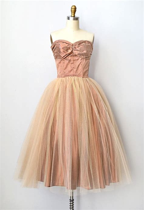 Vintage prom dresses - Prom dress styles & history - Blue 17 Vintage ...
