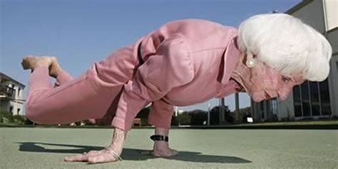 hebat   nenek nenek perkasa  dunia fadly bachtiar