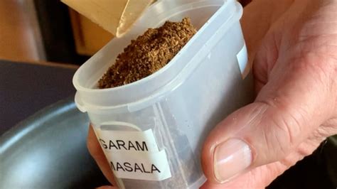 How To Make Garam Masala - 2 Cooks in the Kitchen