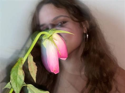 я (алиса) и цветок (аня)