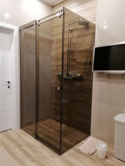 Тонированные душевые в Киеве от ERAGLASS