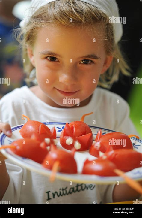 A child of the daycare centre 'am Eulenberg' takes part in the German ...
