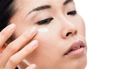 The Top Benefits of Using Japanese Eye Cream for Dark Circles and Wrin ...
