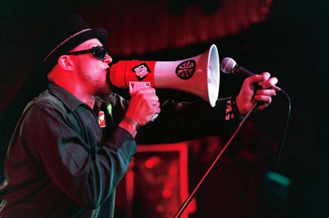 Sohn von Scott Weiland covert „Sex Type Thing“ der Stone Temple Pilots