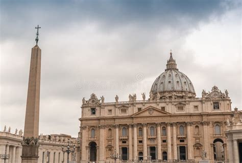 St Peter Square Architecture, Rome Editorial Stock Image - Image of ...