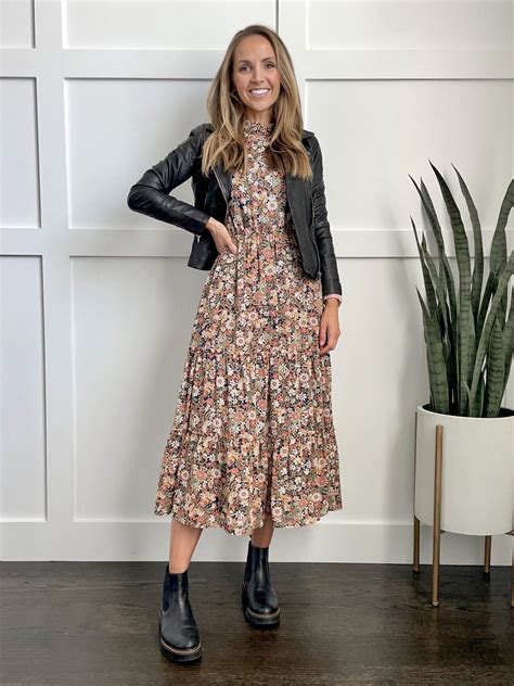 4 Chelsea Boot Outfits for Fall - Merrick's Art