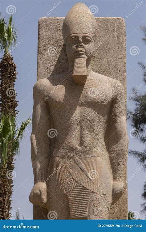 ramses ii statue  memphis stock photo image  floor ancient