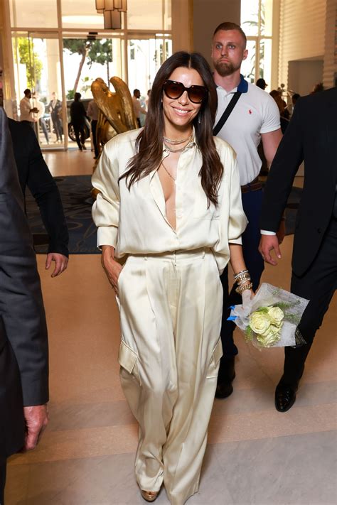 Eva Longoria s'empare de la tendance monochrome à Cannes | Vogue France