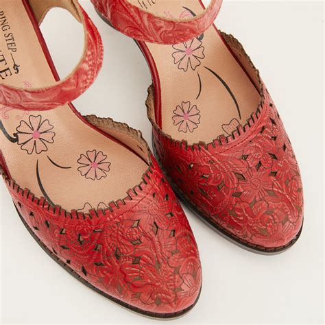 lartiste visionary ankle strap shoe spring step shoes