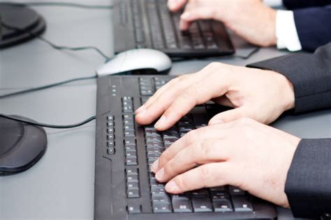 Сайт по поиску работы распространял программы для шпионажа за супругами ...